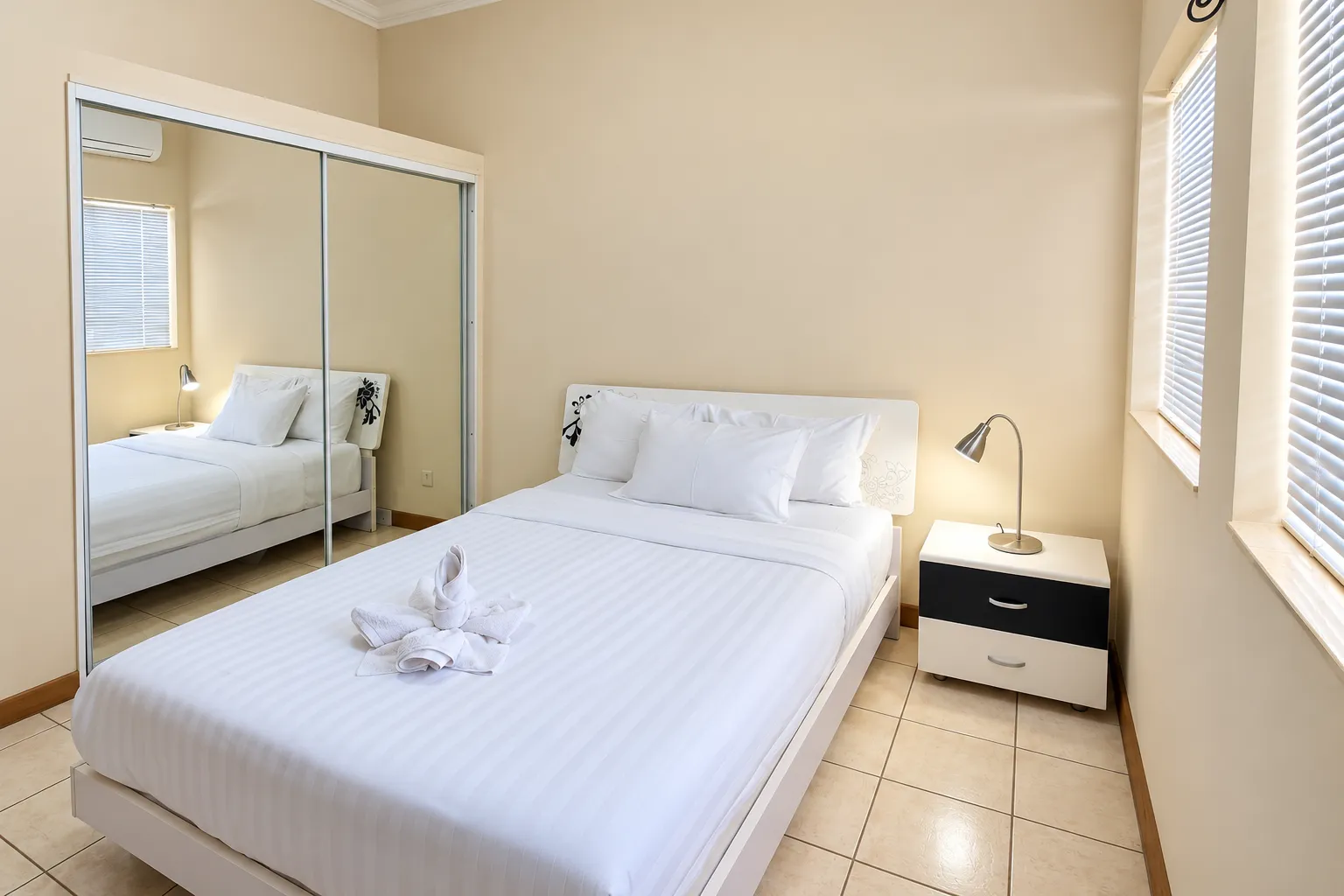 Standard Room — bed, bedside table and windows with blinds